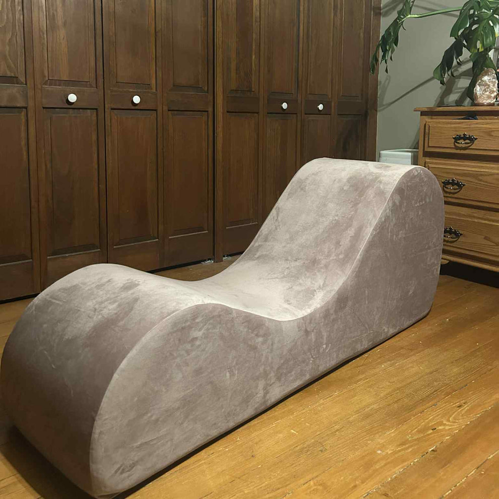 Cello Chaise